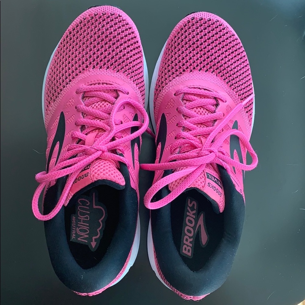 Brooks Revel size 8